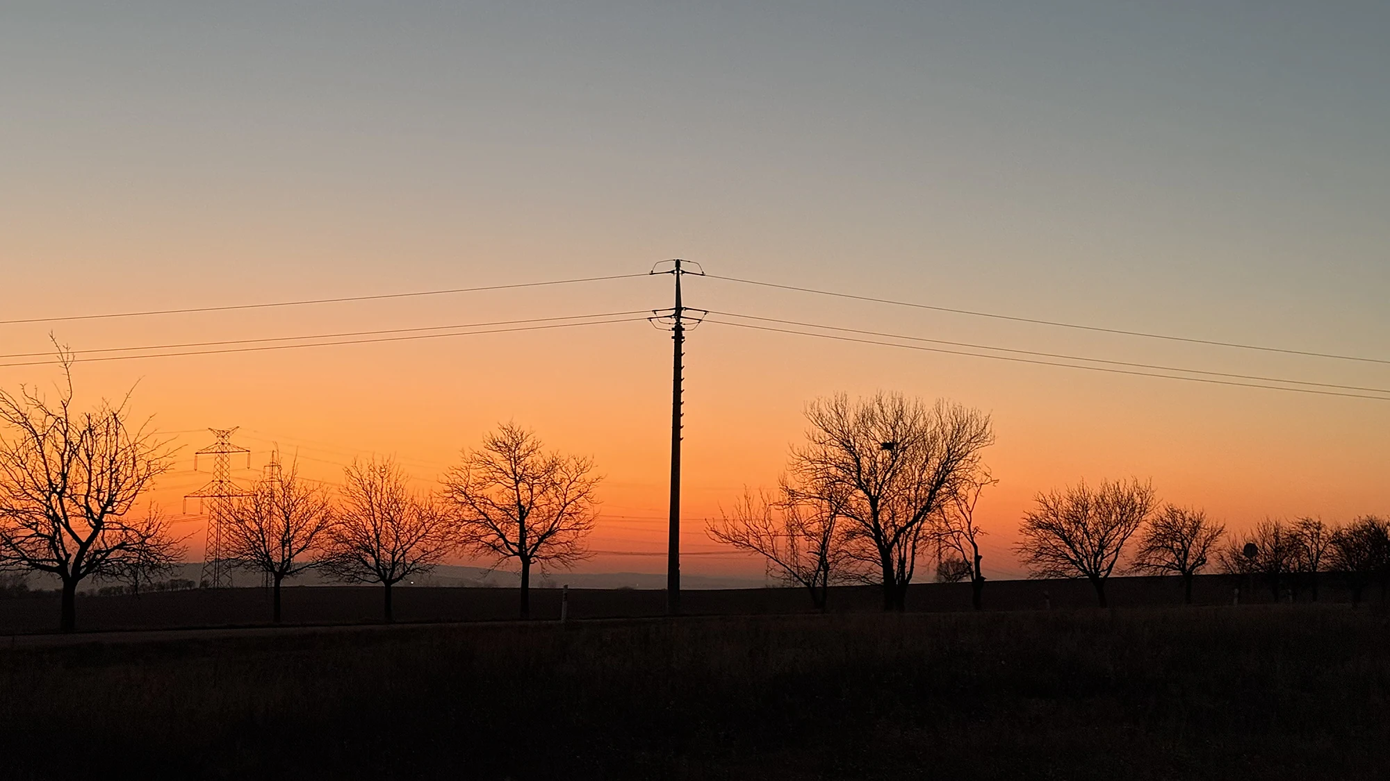 Elektrické rozvody jsou součástí distribuční soustavy.